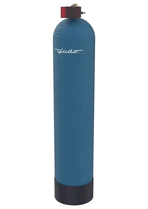 Blauer Zylinder mit gewellter Oberfläche, ausgestattet mit einem Ventil und einem roten Teil oben. Das Produkt trägt die Marke Judo.